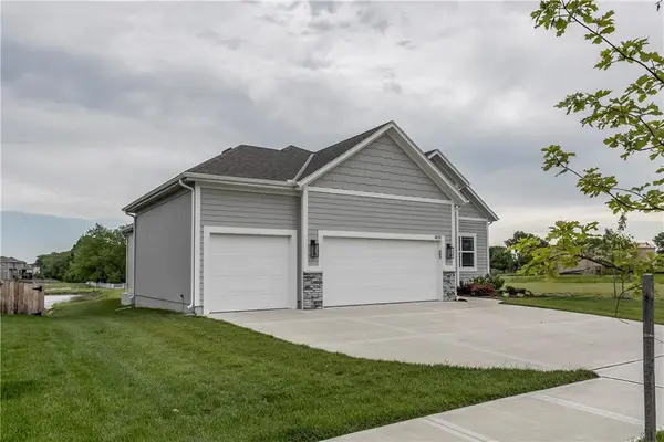 18722 W 169th Terrace, Olathe, KS 66062