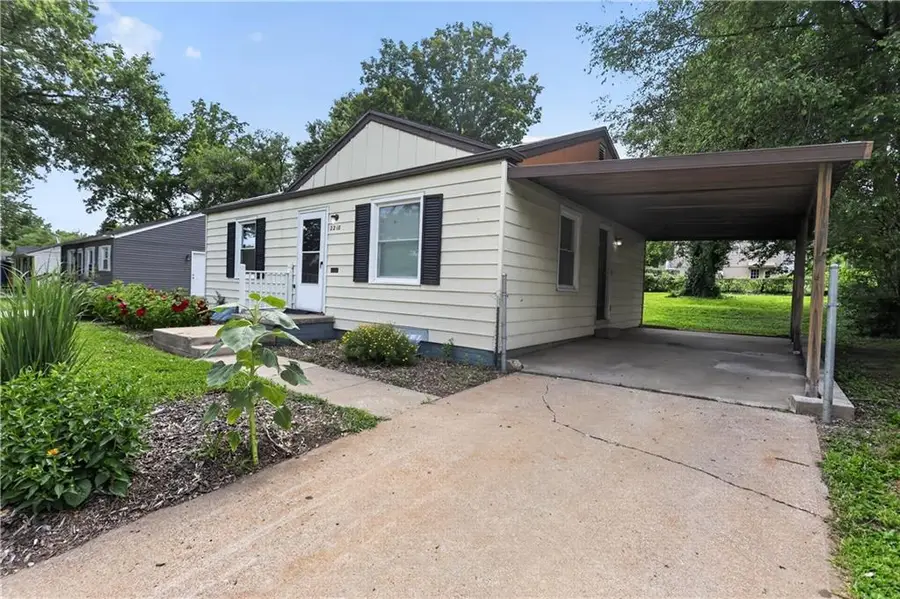 2218 S Overton Avenue, Independence, MO 64052 - #2