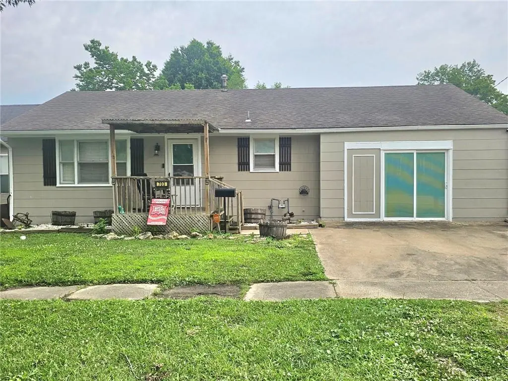 703 W Benton Street, Windsor, MO 64360 - #1