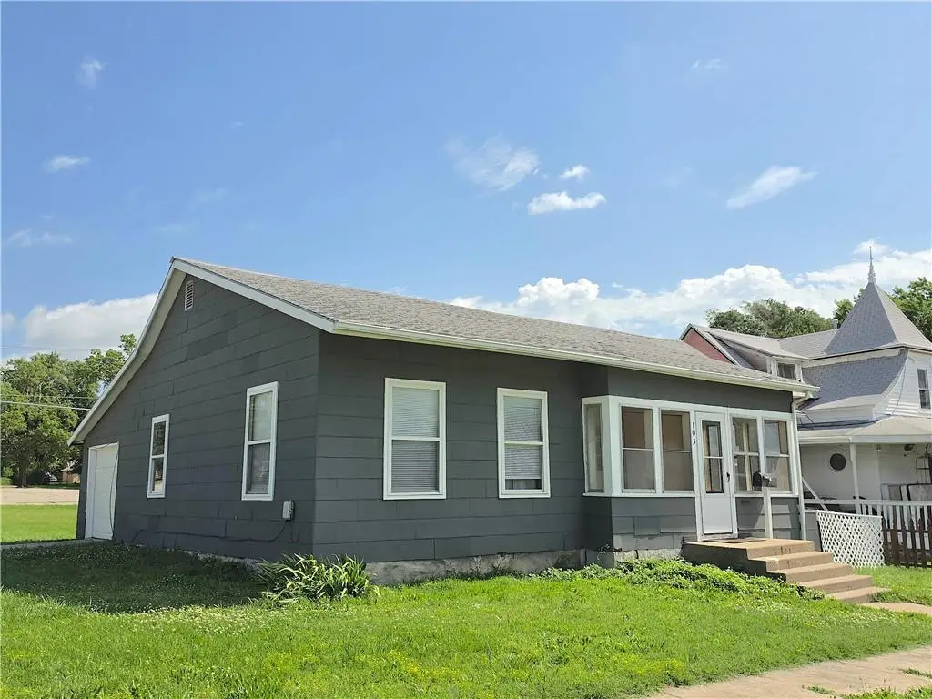 103 E 3rd Avenue, Garnett, KS 66032 - #1