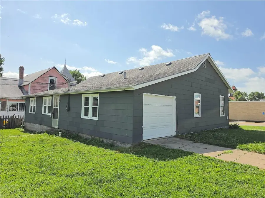 103 E 3rd Avenue, Garnett, KS 66032 - #3