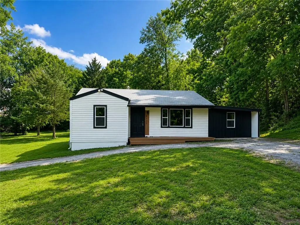 6721 NE 52nd Street, Kansas City, MO 64119 - #1