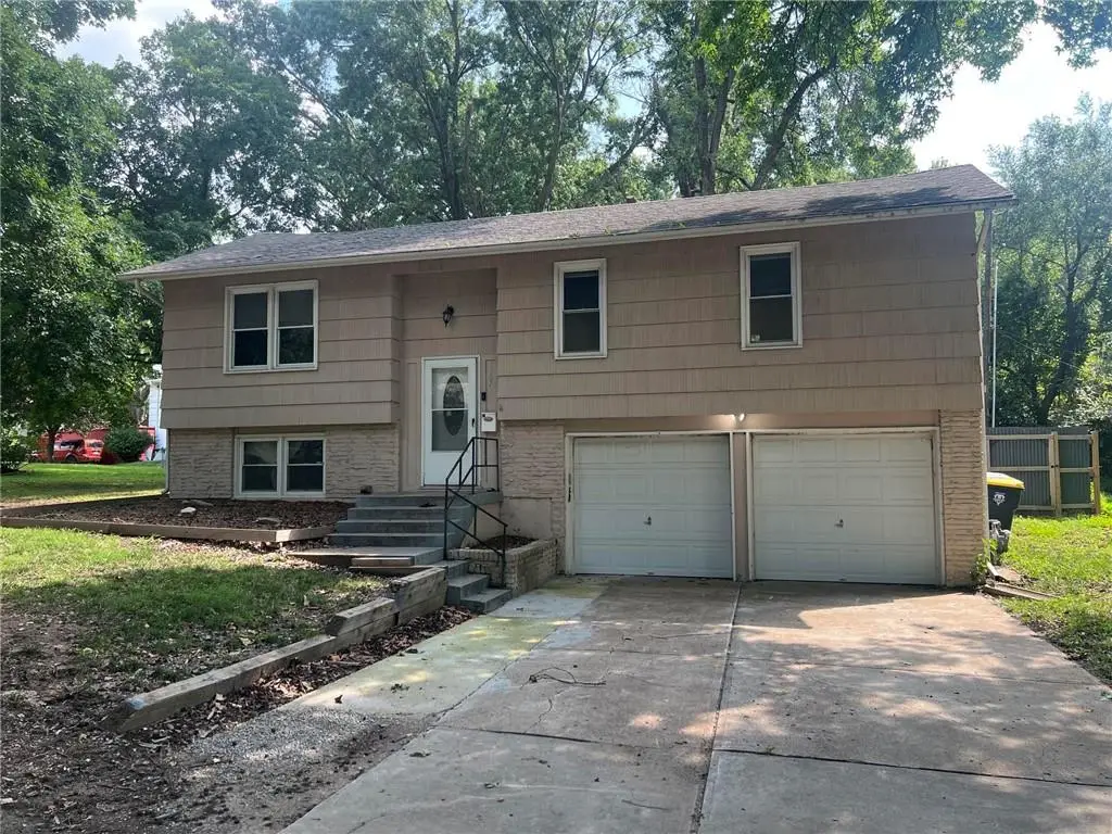9307 Oakland Avenue, Kansas City, MO 64138 - #1