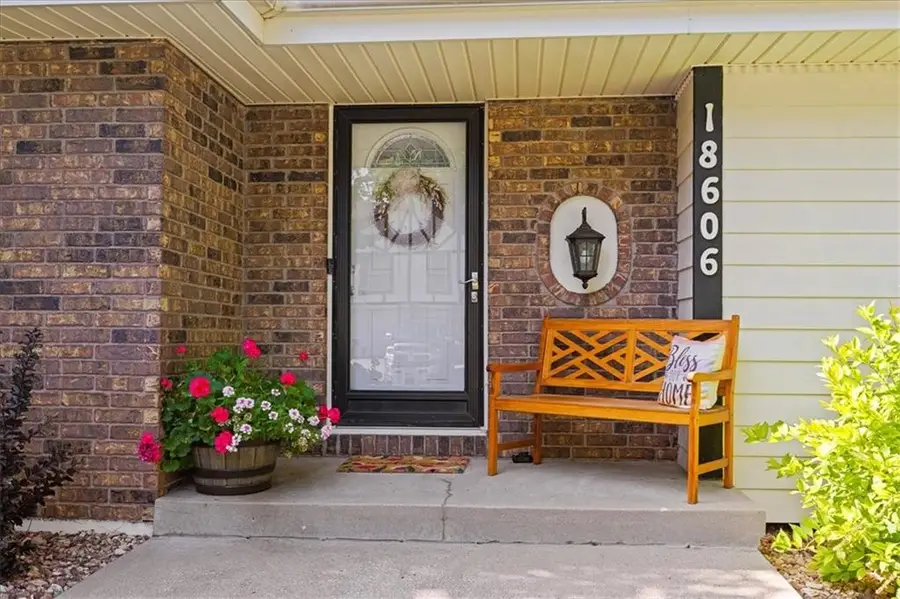 18606 E 28th Street S, Independence, MO 64057 - #2