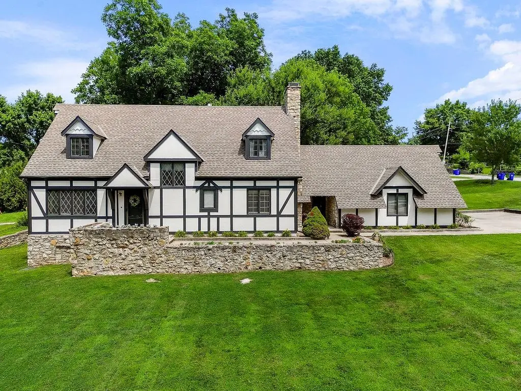 5475 Clare Road, Shawnee, KS 66226 - #1