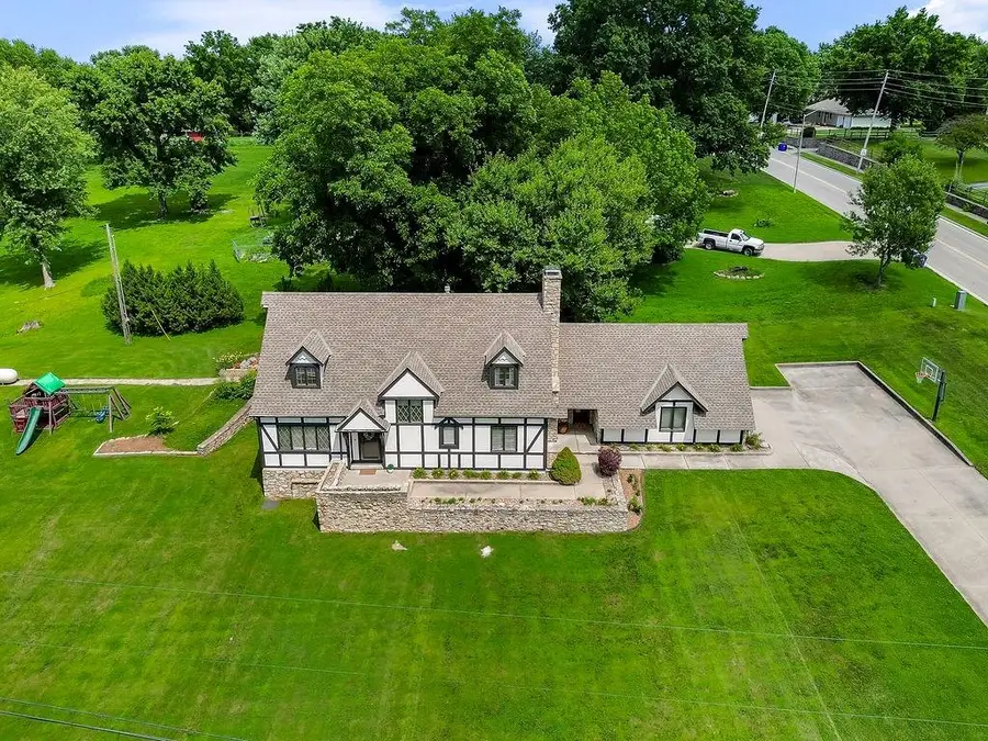 5475 Clare Road, Shawnee, KS 66226 - #2