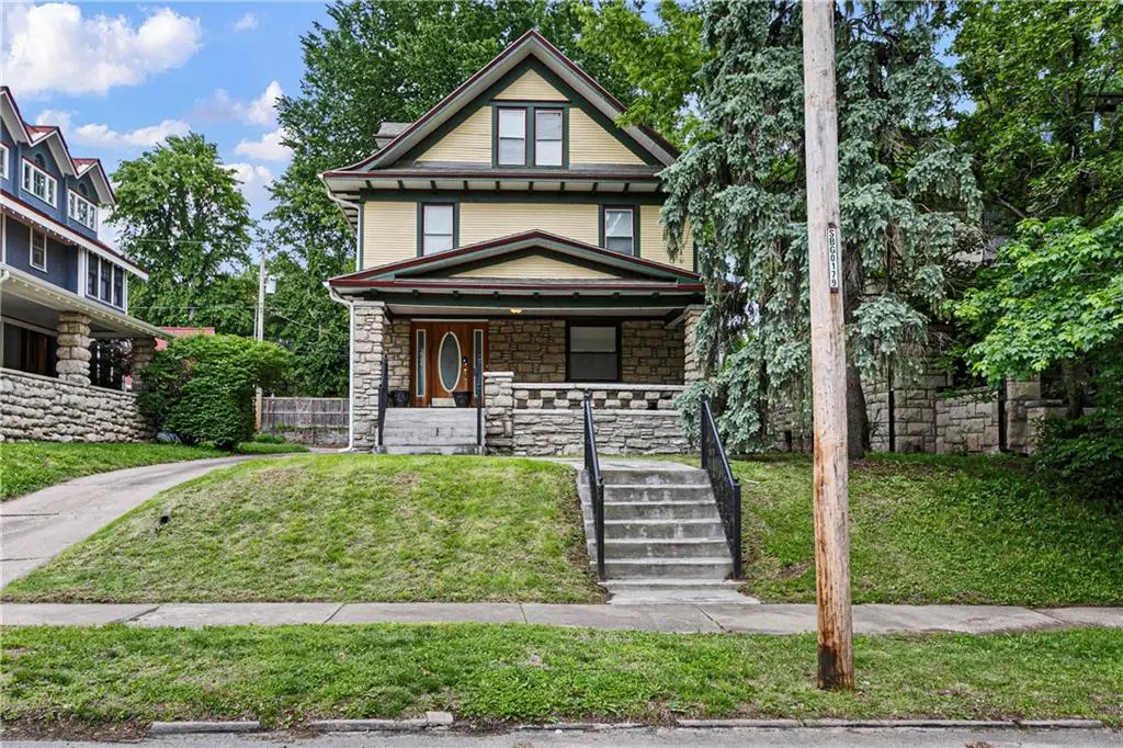 3527 Kenwood Avenue, Kansas City, MO 64109 - #1