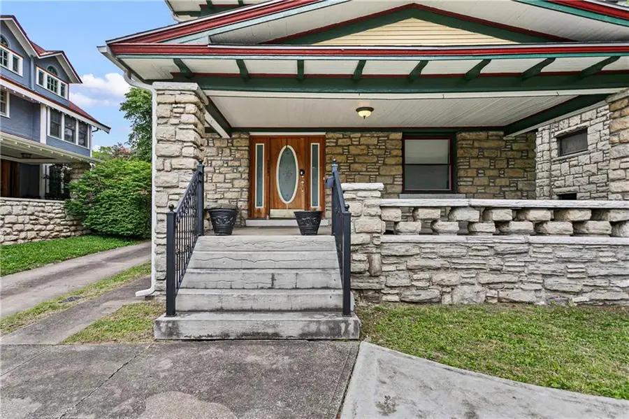 3527 Kenwood Avenue, Kansas City, MO 64109 - #3