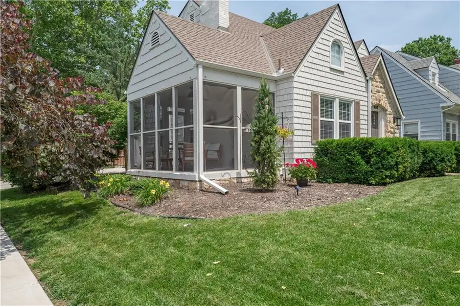 400 E 74th Terrace, Kansas City, MO 64131 - #2