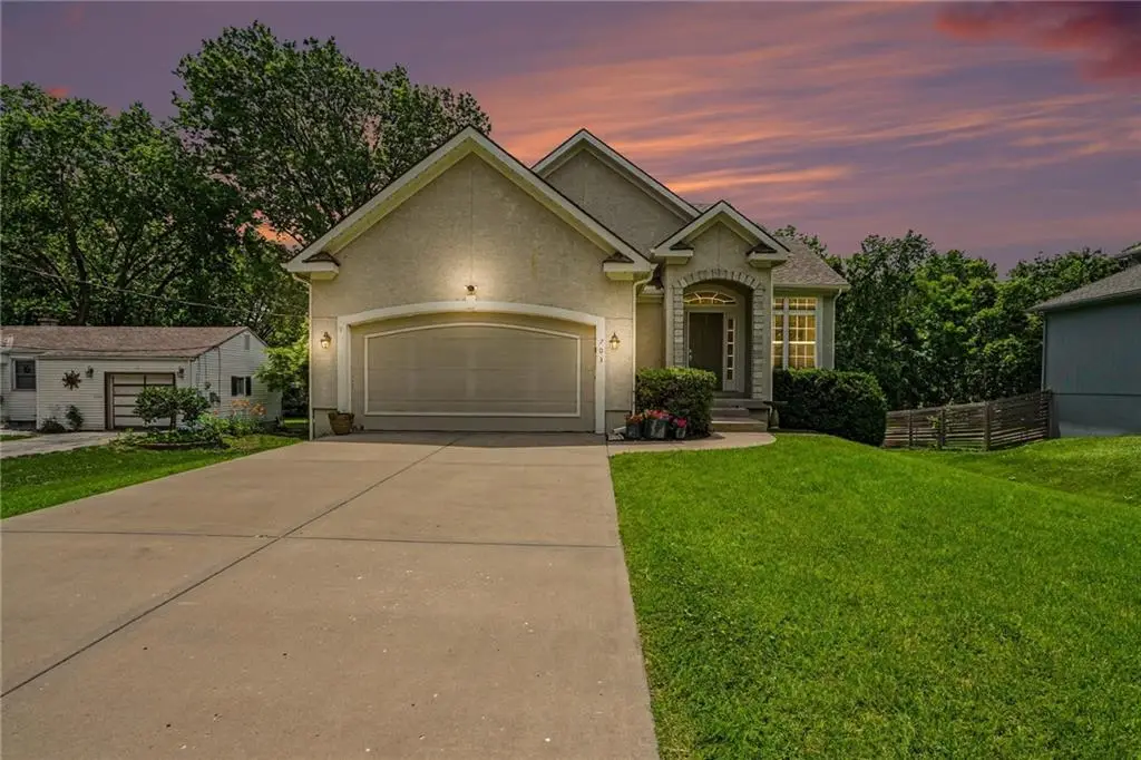 703 E 109th Street, Kansas City, MO 64131 - #1