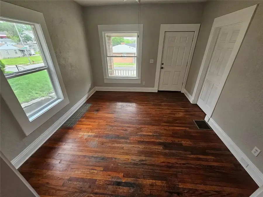 6405 Peery Avenue, Kansas City, MO 64126 - #2