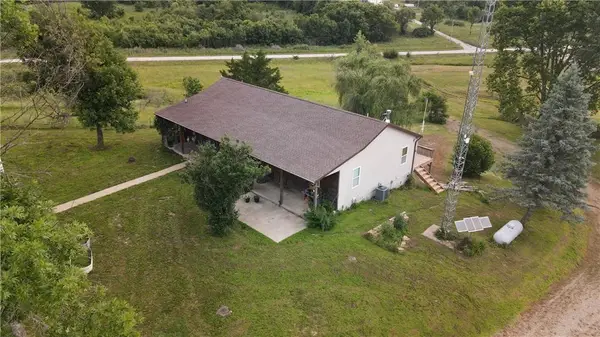 126 SW 400th Road, Warrensburg, MO 64093