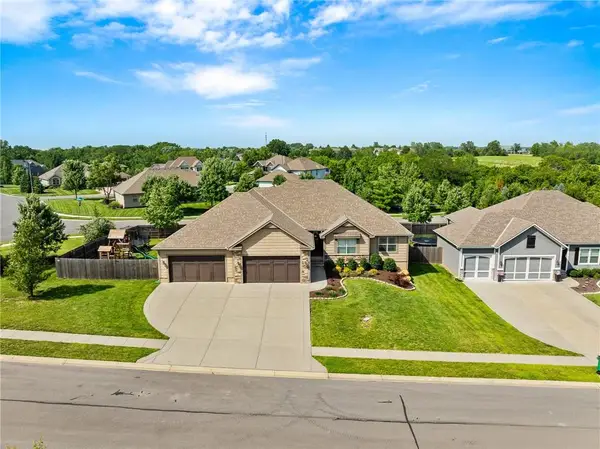 9300 SW Tsunami Court, Lee's Summit, MO 64064