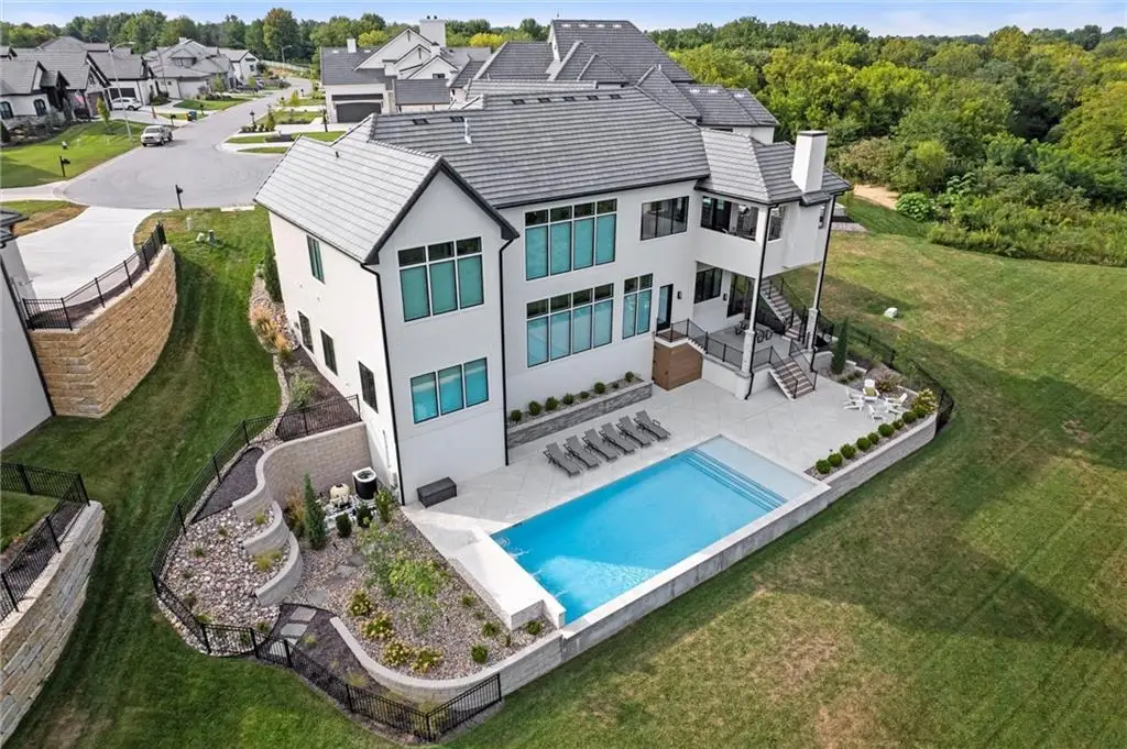 7390 N National Drive, Parkville, MO 64152 - #1