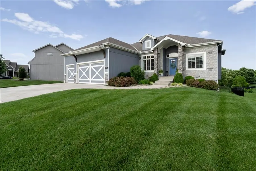 8905 N Donnelly Avenue, Kansas City, MO 64157 - #2