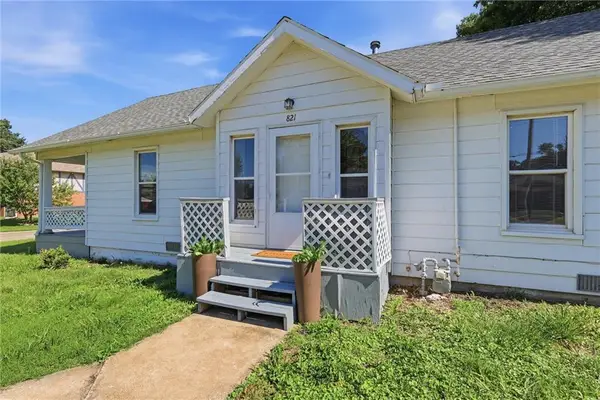 821 W 10th Street, Ottawa, KS 66067
