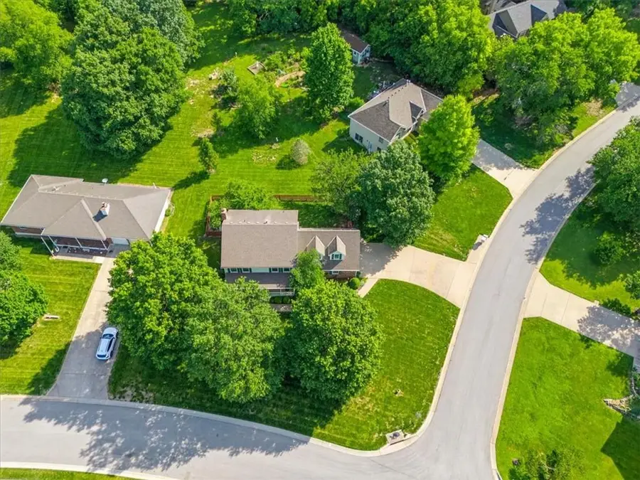 13842 Harbor Drive, Bonner Springs, KS 66012 - #2