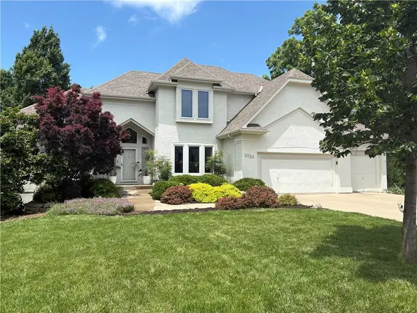 2520 SW Winterbond Circle, Lee's Summit, MO 64081