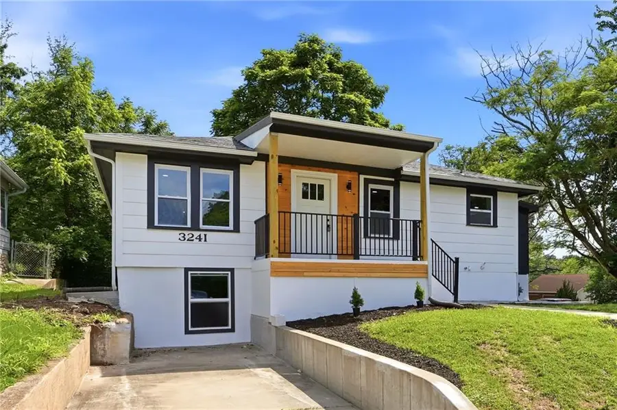 3241 W 42nd Avenue, Kansas City, KS 66103 - #2