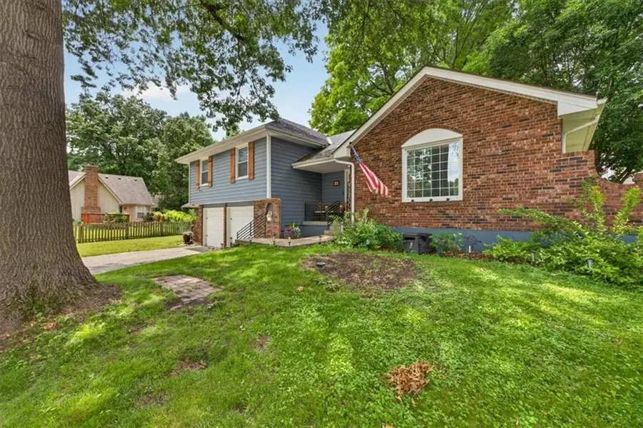 213 NE Country Lane Court, Lees Summit, MO 64086 - #2