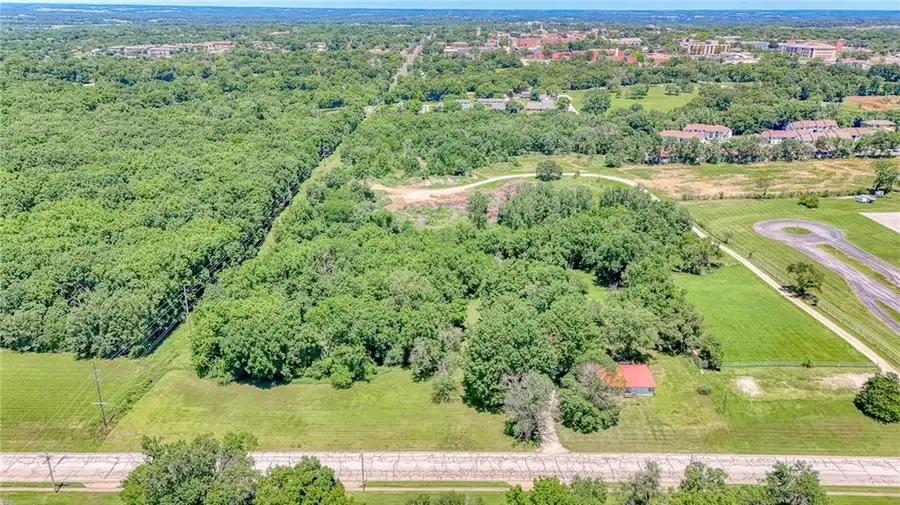 209 W Hale Lake Road, Warrensburg, MO 64093 - #3