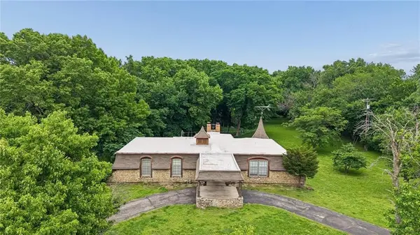 24356 W 55 Street, Shawnee, KS 66226