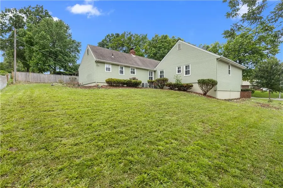 10401 Askew Avenue, Kansas City, MO 64137 - #2