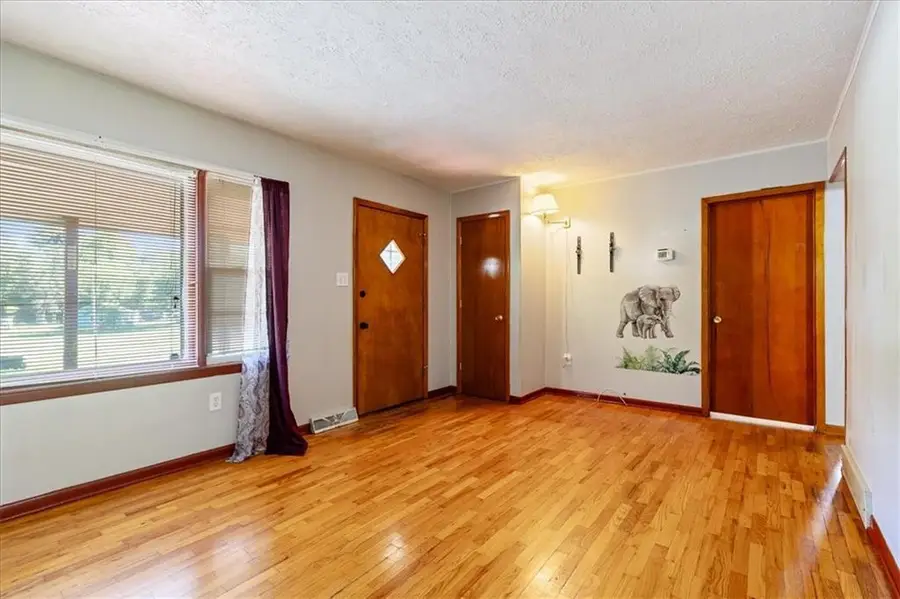 4905 Oakland Avenue, Kansas City, KS 66102 - #2