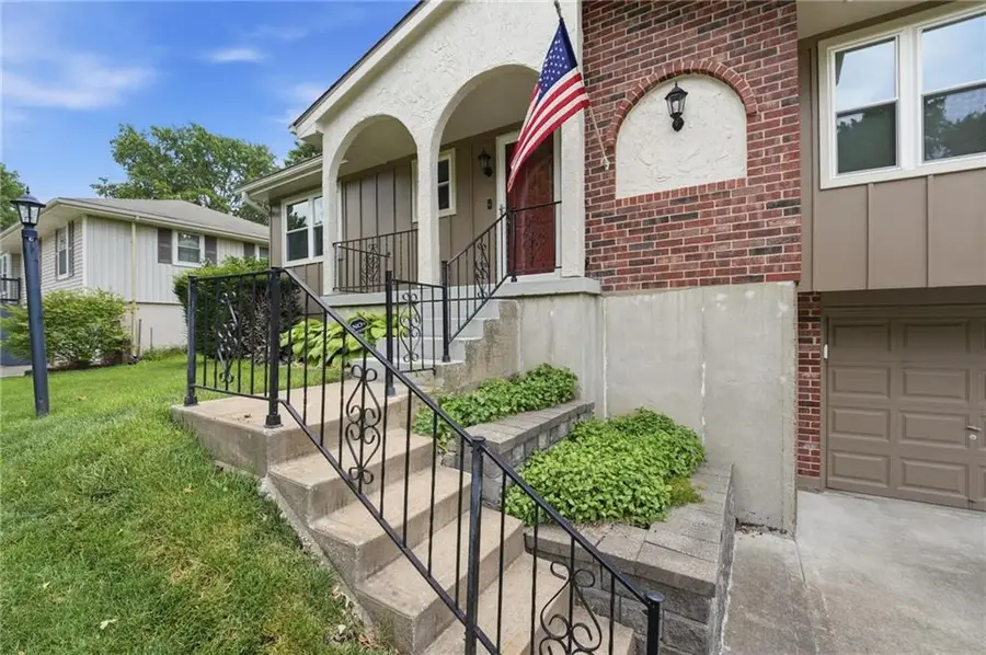 1905 SW Ensley Lane, Lees Summit, MO 64081 - #2