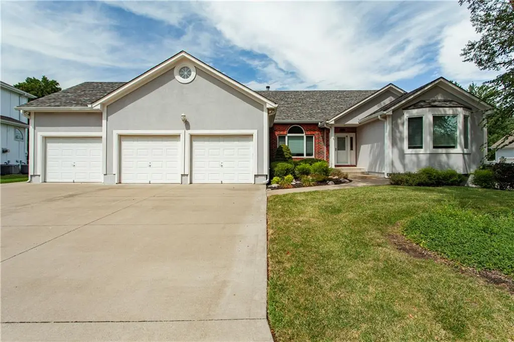 2105 SW Wall Street, Blue Springs, MO 64015 - #1