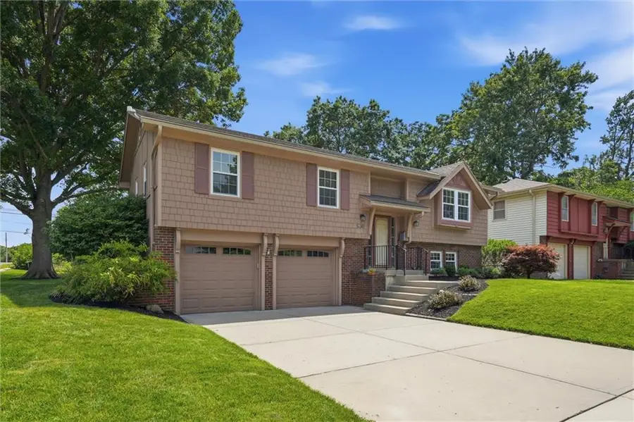 6301 W 73rd Terrace, Overland Park, KS 66204 - #2