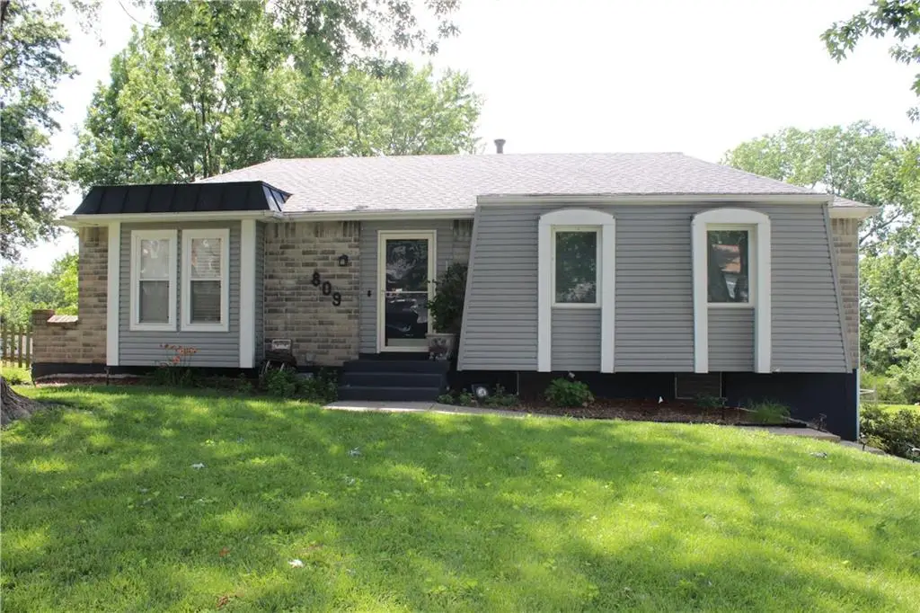 809 NW Arlington Place, Blue Springs, MO 64015 - #1