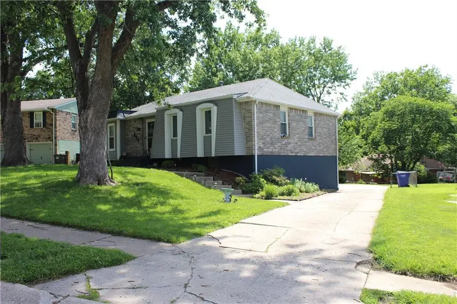 809 NW Arlington Place, Blue Springs, MO 64015 - #3