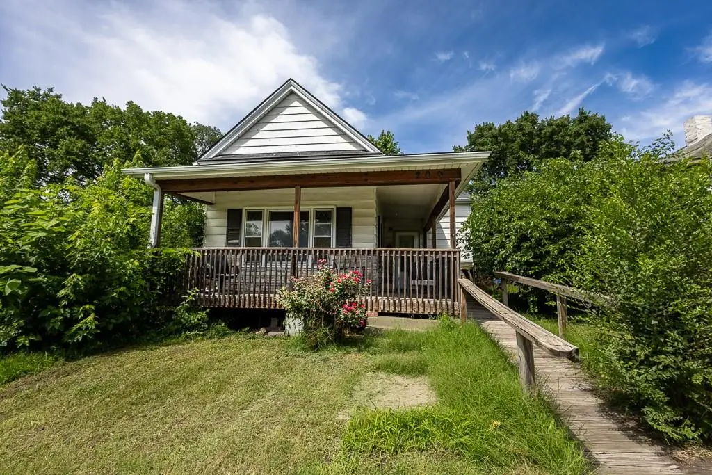 209 W Nebraska Avenue, Saint Joseph, MO 64504 - #1
