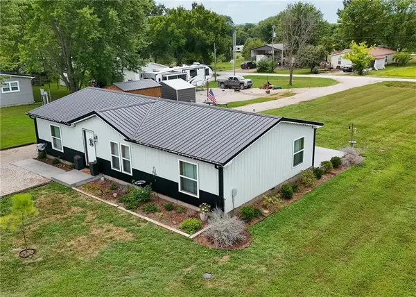 21 Buckskin Drive, Linn Valley, KS 66040