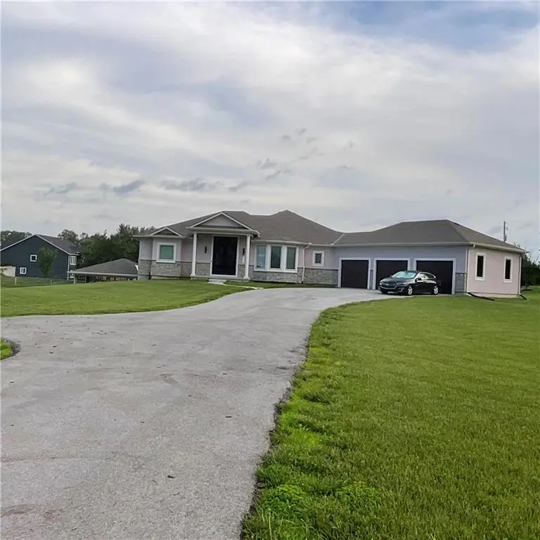18144 Evans Road, Tonganoxie, KS 66086 - #2