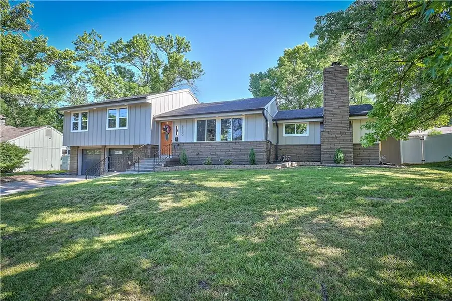 1100 W 89 Street, Kansas City, MO 64114 - #3
