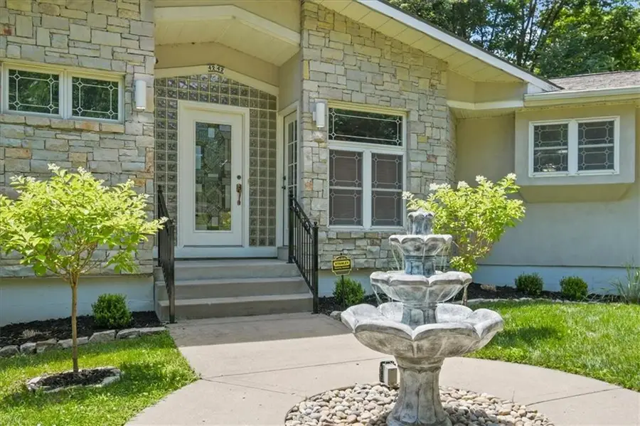 4242 N Grand Avenue, Kansas City, MO 64116 - #2