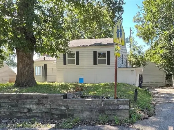 715 NE 44th Street, North Kansas City, MO 64116