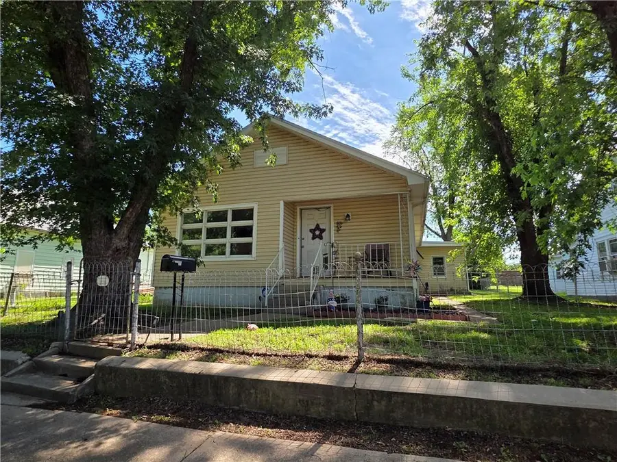 222 S Burns Street, Independence, KS 67301 - #2