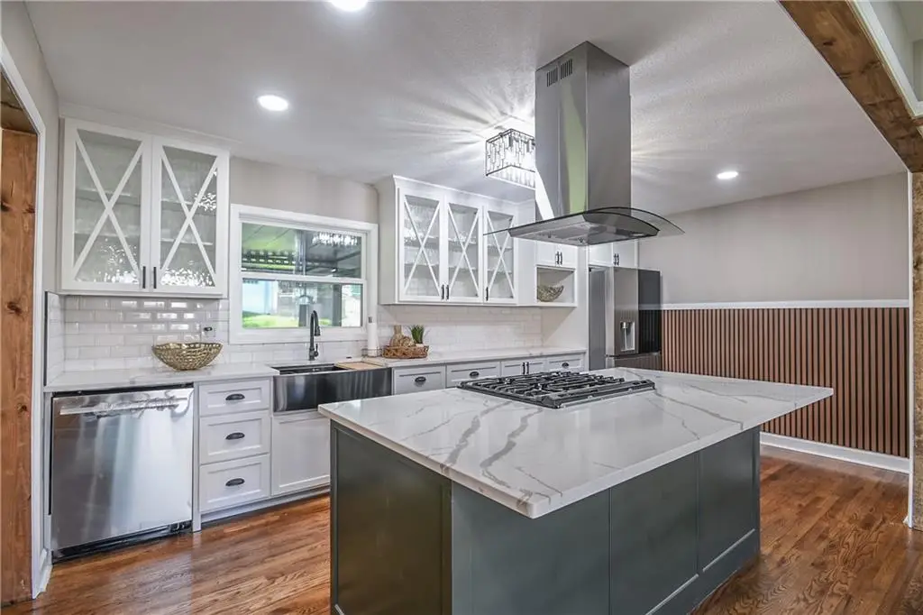 8701 Ward Parkway, Kansas City, MO 64114 - #1