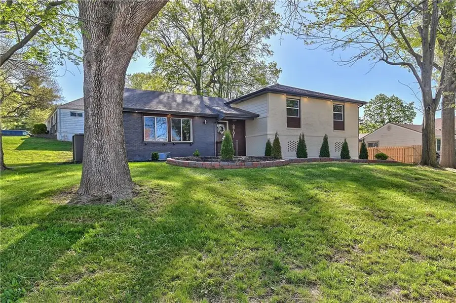 8701 Ward Parkway, Kansas City, MO 64114 - #2