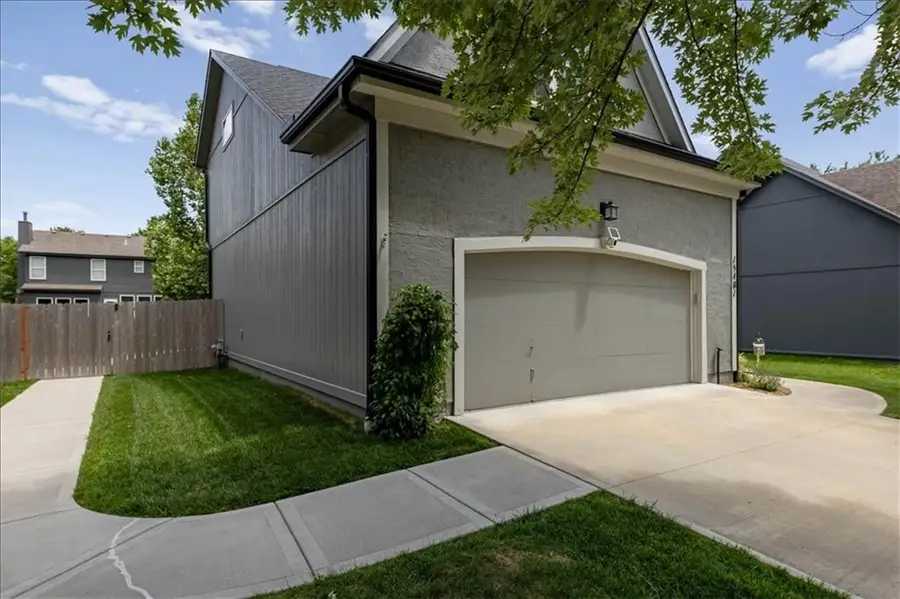15481 S Wyandotte Drive, Olathe, KS 66062 - #2