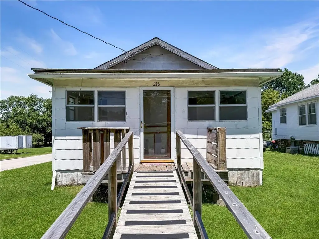 216 W 22nd Street, Higginsville, MO 64037 - #1