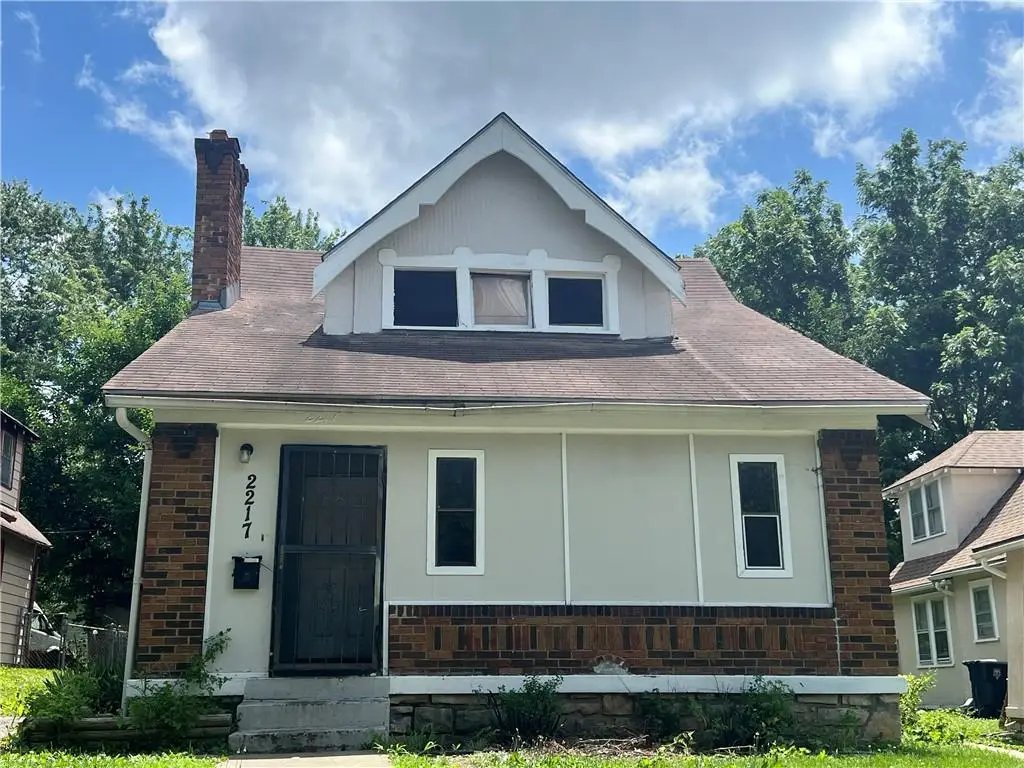 2217 E 67th Terrace, Kansas City, MO 64132 - #1
