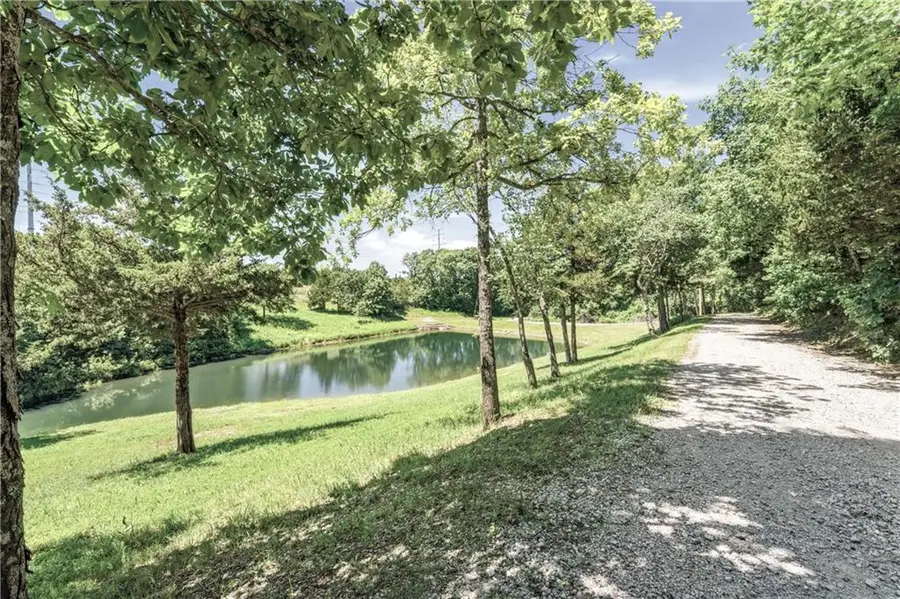 33180 W 95th Street, De Soto, KS 66018 - #2