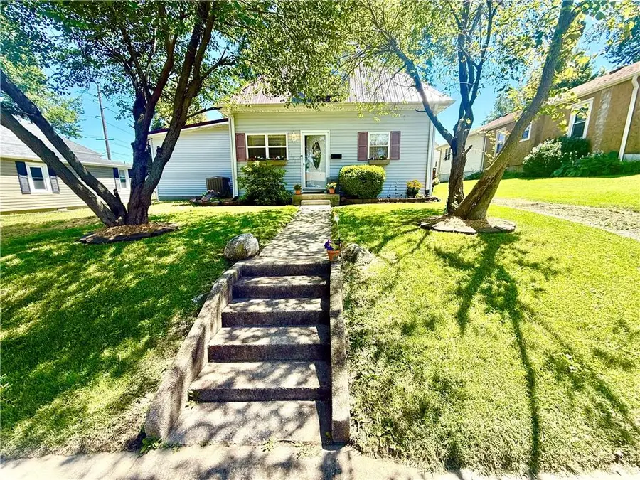 1316 E 2nd Street, Maryville, MO 64468 - #2
