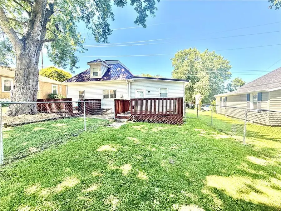 1316 E 2nd Street, Maryville, MO 64468 - #3