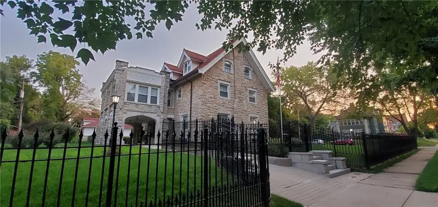 642 E 36th Street, Kansas City, MO 64109 - #2