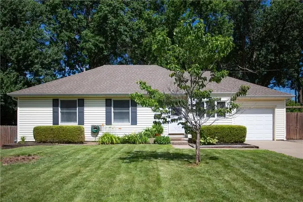 8878 Westbrooke Drive, Overland Park, KS 66212